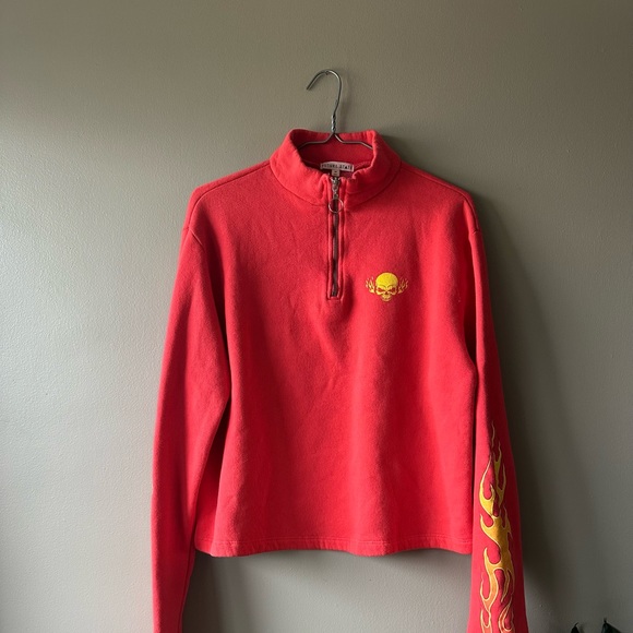 Slightly cropped flattering sweater with extra long flame sleeves - Picture 2 of 5